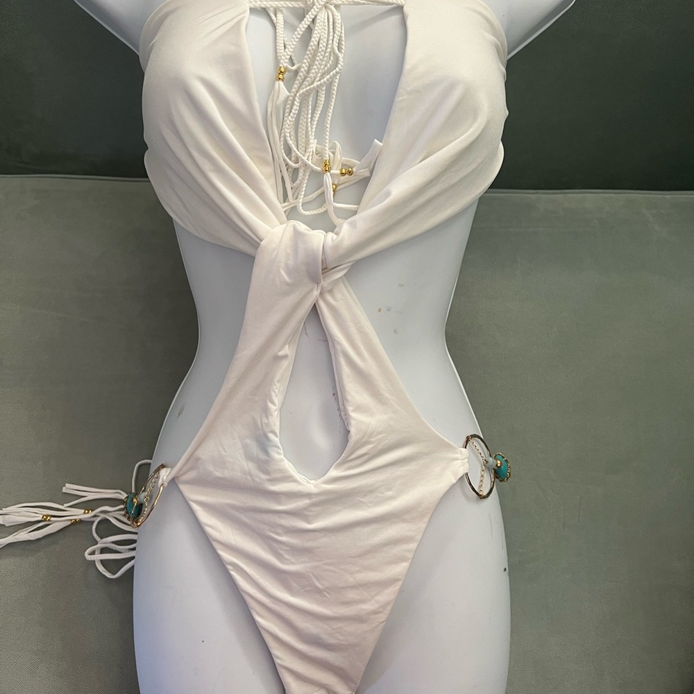 Beach Bunny bikini 👙 one way ticket size large one piece White turquoise stone